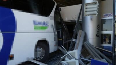 Kırıkkale'de park halindeki bir otobüs otogara daldı. Viter arızası nedeniyle