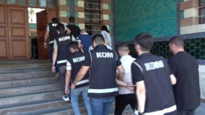 Kütahya'da hayali daire satarak nitelikli dolandırıcılık yaptıkları iddiasıyla gözaltına alınan