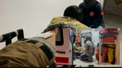 Aksaray’da parkta gezerken sigara isteyen 2 kişiye sigarası olmadığını söyleyen