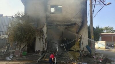 Denizli'nin Merkezefendi ilçesinde bulunan ambalaj fabrikasında şarjda bırakılan telefon, aşırı