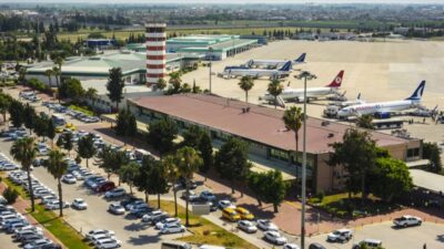 Adana Havalimanı'ndaki TGS'ye ait araçlar, tırlarla Çukurova Uluslararası Havalimanı'na taşınmaya