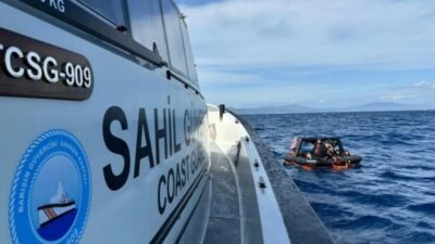 Muğla'nın Fethiye ilçesindeki bir koyda, 60 düzensiz göçmen yakalandı.