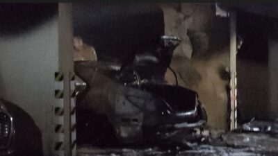 Zonguldak'ta, apartmanın otoparkında park halindeki otomobil yandı. Dumanlar nedeniyle apartman