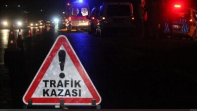 İzmir’in Ödemiş ilçesinde, bir yolcu treni hemzemin geçitte traktöre çarptı.