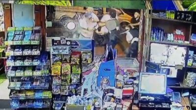 Bayrampaşa’da, iddiaya göre sokakta yaşanan gasp girişimine engel olmaya çalışan