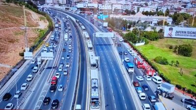 İstanbul Küçükçekmece’de metrobüsler çarpıştı 3’ü ağır 32 kişi yaralandı kaza