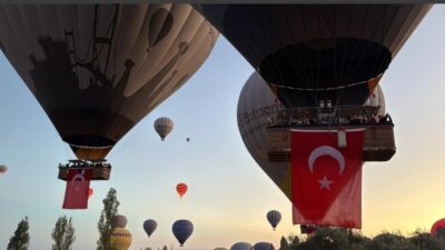 Kapadokya bölgesindeki sıcak hava balonları, 30 Ağustos Zafer Bayramı dolayısıyla