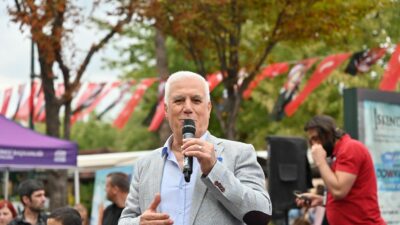 Bursa’da, Avrupa Hareketlilik Haftası etkinlikleri kapsamında araç trafiğine kapatılan Heykel