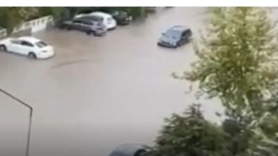 Ankara Valiliği'nin kuvvetli sağanak yağışa karşı uyardığı Ankara'da cadde ile