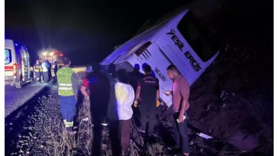 Sivas'ın İmranlı ilçesinde yolcu otobüsü devrildi. Kaza sonrası çok sayıda