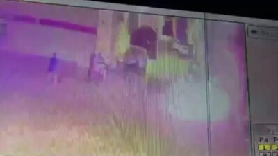 Adana'da Adem Şiş adlı şahıs, sokakta arkadaşlarıyla konuştuğu sırada kimliği