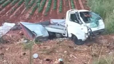 Gaziantep'in Oğuzeli ilçesinde tarım işçilerini taşıyan kamyonet şarampole devrildi. Kazada