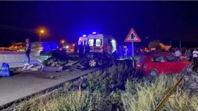 Burdur-Fethiye Karayolu'nda kontrolden çıkan otomobil, refüjü aşarak karşı şeritten gelen