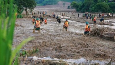 Vietnam'ın kuzeyini etkisi altına alan Yagi Tayfunu nedeniyle hayatını kaybedenlerin
