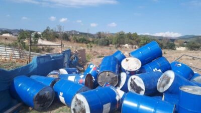 Bursa'da boş arsada şüpheli şekilde duran mavi variller, AFAD ve