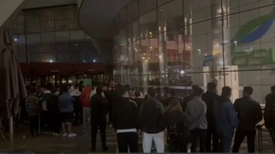 İstanbul'da ünlü bir cep telefonu markasının yeni modeli, Üsküdar ve