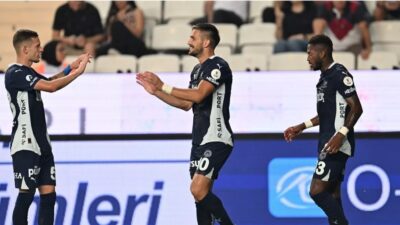 Süper Lig'in 7. haftasında Fenerbahçe, Antalyaspor'a konuk oldu. Sarı lacivertliler,