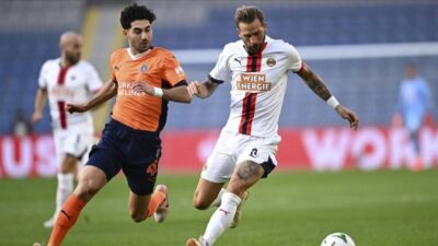 Konferans Ligi'ndeki tek temsilcimiz Başakşehir, ilk maçında Rapid Wien'e 2-1