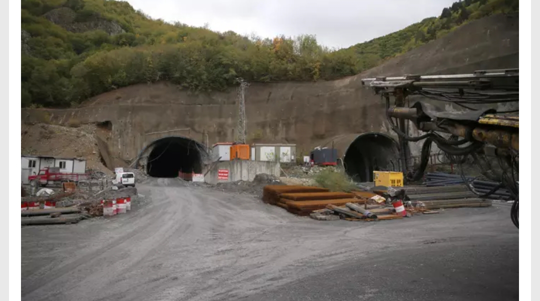 Rize İkizdere ile Erzurum'un İspir ilçeleri arasında, Ovit Tüneli'nin devamı