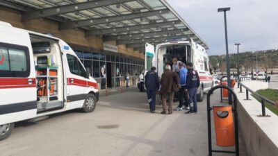 Mersin'in Mezitli ilçesinde, budamak için tırmandığı ağaçtan düşerek dallarda asılı