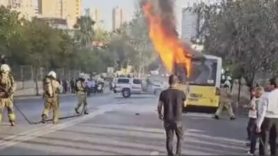 Ataşehir'de seyir halindeki İETT otobüsünde yangın çıktı. Yangın itfaiye ekipleri