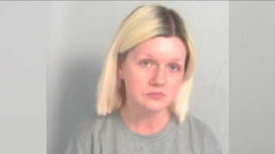 İngiltere'de Virginia McCullough isimli kadının, anne ve babasını öldürdükten sonra