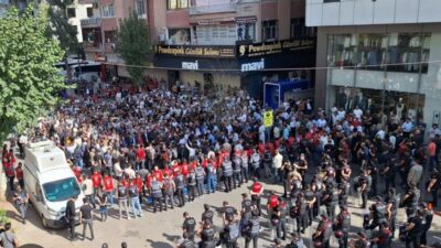 Diyarbakır'da DEM Parti ve PKK sempatizanları bebek katili Öcalan'a sözde