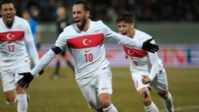 A Milli Takımımız geriye düştüğü maçta deplasmanda karşılaştığı İzlanda'yı 4-2