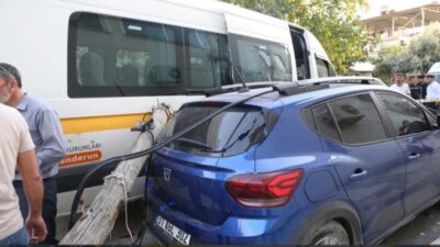 Hatay'ın İskenderun ilçesinde freni arızalanan iş makinesinin 7 araca çarptığı