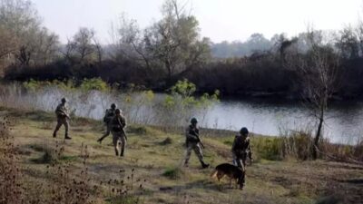 Yunanistan sınırında yakalanan 2 FETÖ zanlısı tutuklandı.