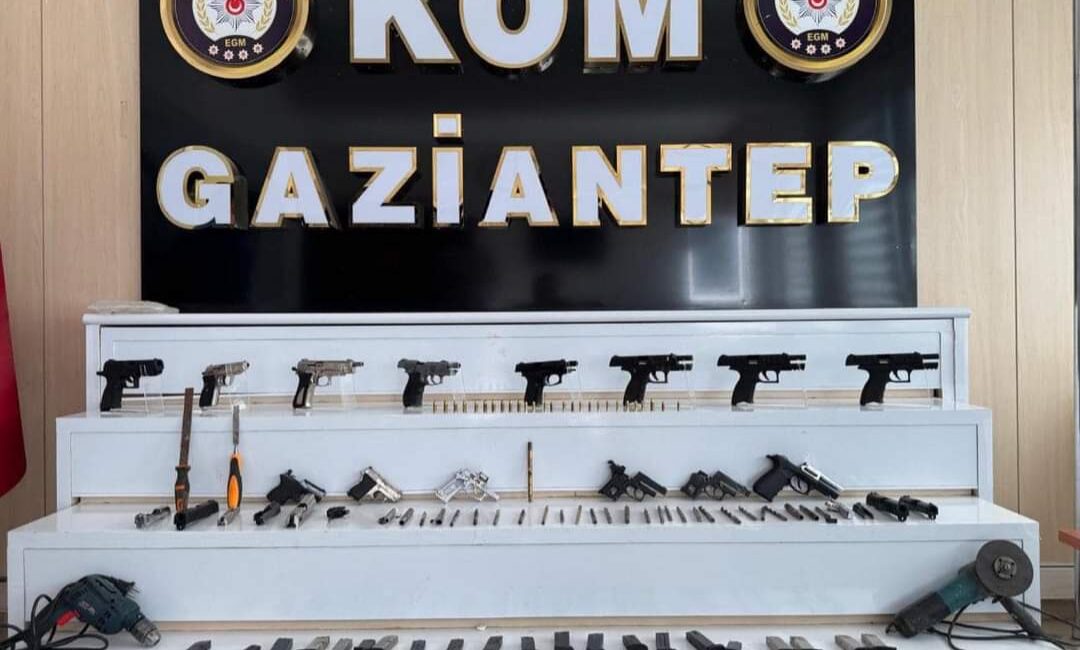 Gaziantep İl Emniyet Müdürlüğü silah kaçakçılığı yapan kişilere operasyon düzenledi.