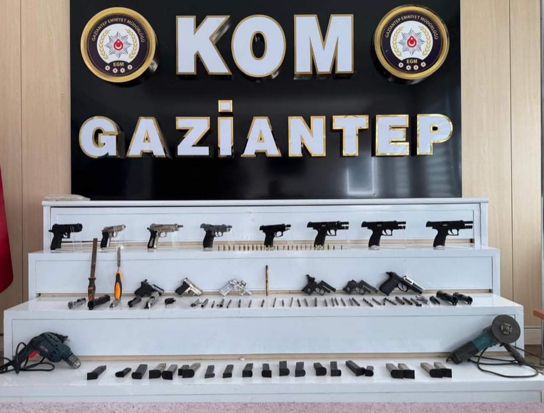 Gaziantep İl Emniyet Müdürlüğü silah kaçakçılığı yapan kişilere operasyon düzenledi.