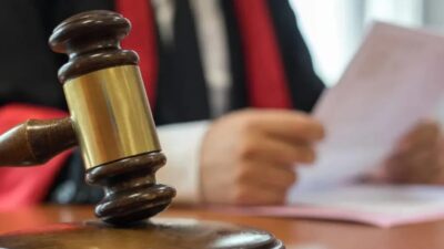 Hatay'ın İskenderun ilçesinde 7 aylık hamile bir kadın ve iki