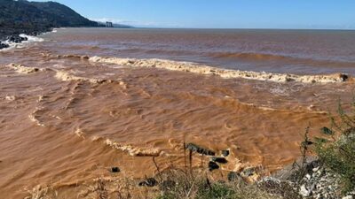 Rize'de iki haftadır aralıklarla etkili olan sağanak sonrası çamurlu su