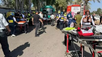 İsrail'de MOSSAD Karargahı yakınında bir otobüs durağına kamyonla saldırı düzenlendi.