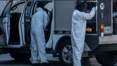 Meksika'nın güneyindeki Guerrero eyaletinde, terk edilmiş bir kamyonetin kasasında 2'si