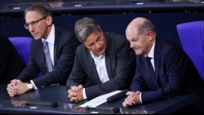 Avrupa'nın en büyük ekonomisine sahip Almanya'da hükümetin çöküşüyle patlak veren