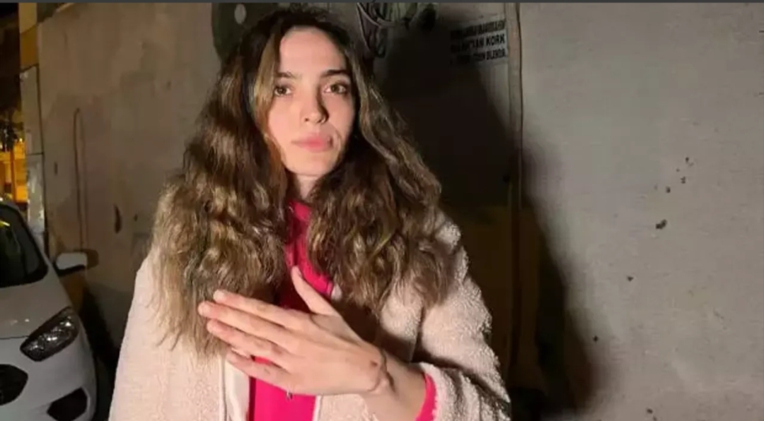 İstanbul Esenyurt'ta dövme sildirmek için bir güzellik merkezine giden kadın,