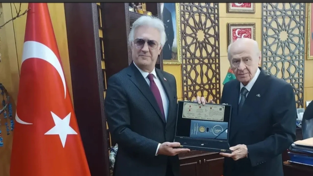 Devlet Tiyatroları Genel Müdürü Tamer Karadağlı, MHP Genel Başkanı Devlet