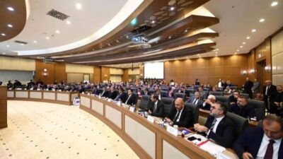 Bursa Büyükşehir Belediye Meclisi toplantısında camilere asılacak tabelalar hakkında tartışmalar