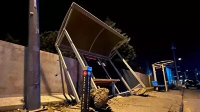 Bursa'da saatteki hızı zaman zaman 70 kilometreye ulaşan lodos hayatı