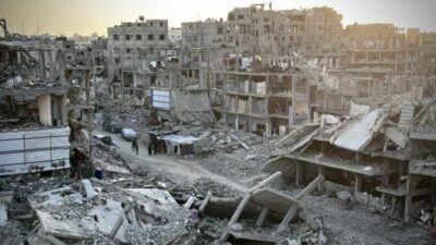 Katil İsrail'in Gazze Şeridi'nin kuzeyindeki Gazze kentinde sivilleri hedef alan