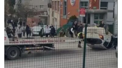 Bursa'da sürücüsünün kontrolünden çıkan otomobil takla atarak ters döndü.