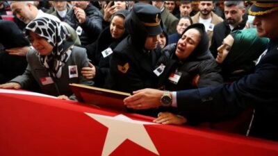 Irak'ın kuzeyinde PKK'lı teröristlerce açılan ateş sonucu yaralanan ve kaldırıldığı