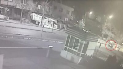 Bursa'da 71 yaşındaki Selim Var, karşıdan karşıya geçmek isterken kamyonetin