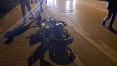 Bursa'nın Nilüfer ilçesinde otomobil ile motosikletin çarpıştığı kazada, motosiklet sürücüsü