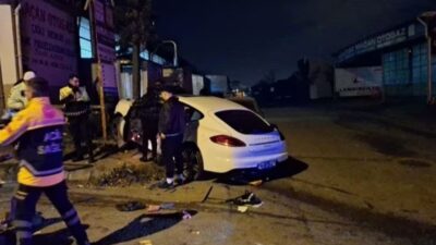 Bursa'nın Yıldırım ilçesinde iki otomobilin kafa kafaya çarpıştığı kazada sürücülerden