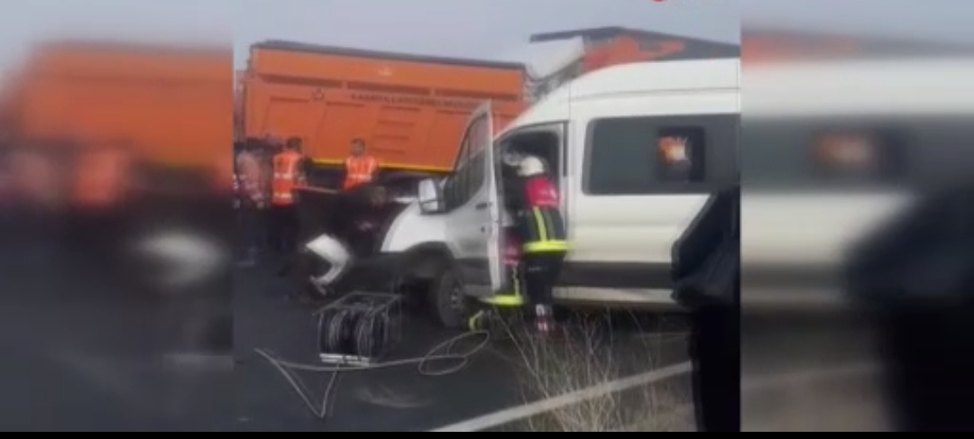 Van-Erciş kara yolunun iki ayrı noktasında meydana zincirleme trafik kazalarında