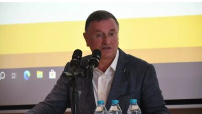 Eski Hatay Büyükşehir Belediye Başkanı Lütfü Savaş CHP'den ihraç edildi.