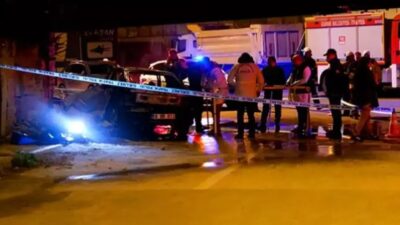 Edirne'de yaşanan kan donduran kazada, duvara vurduktan sonra alev alan